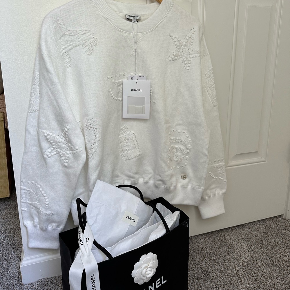 Chanel crewneck sweatshirt - white - NWT and original packaging